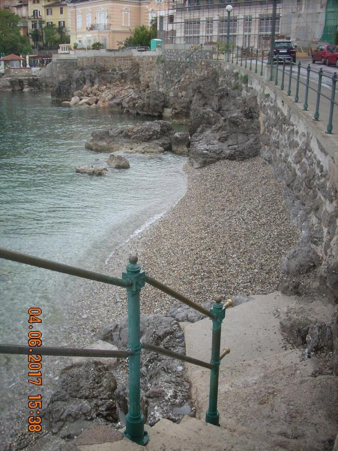 Apartment At Sea Ловран Екстериор снимка