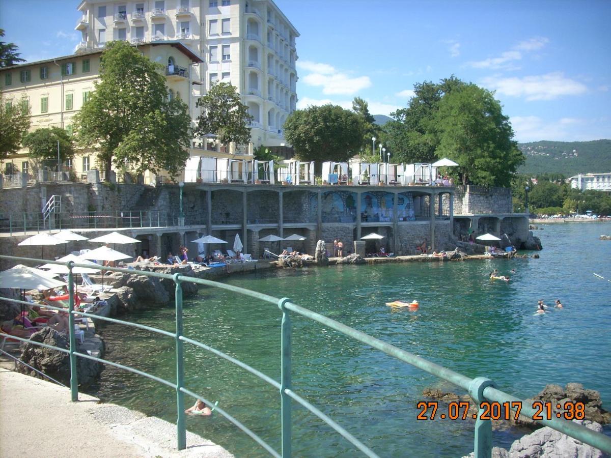 Apartment At Sea Ловран Екстериор снимка