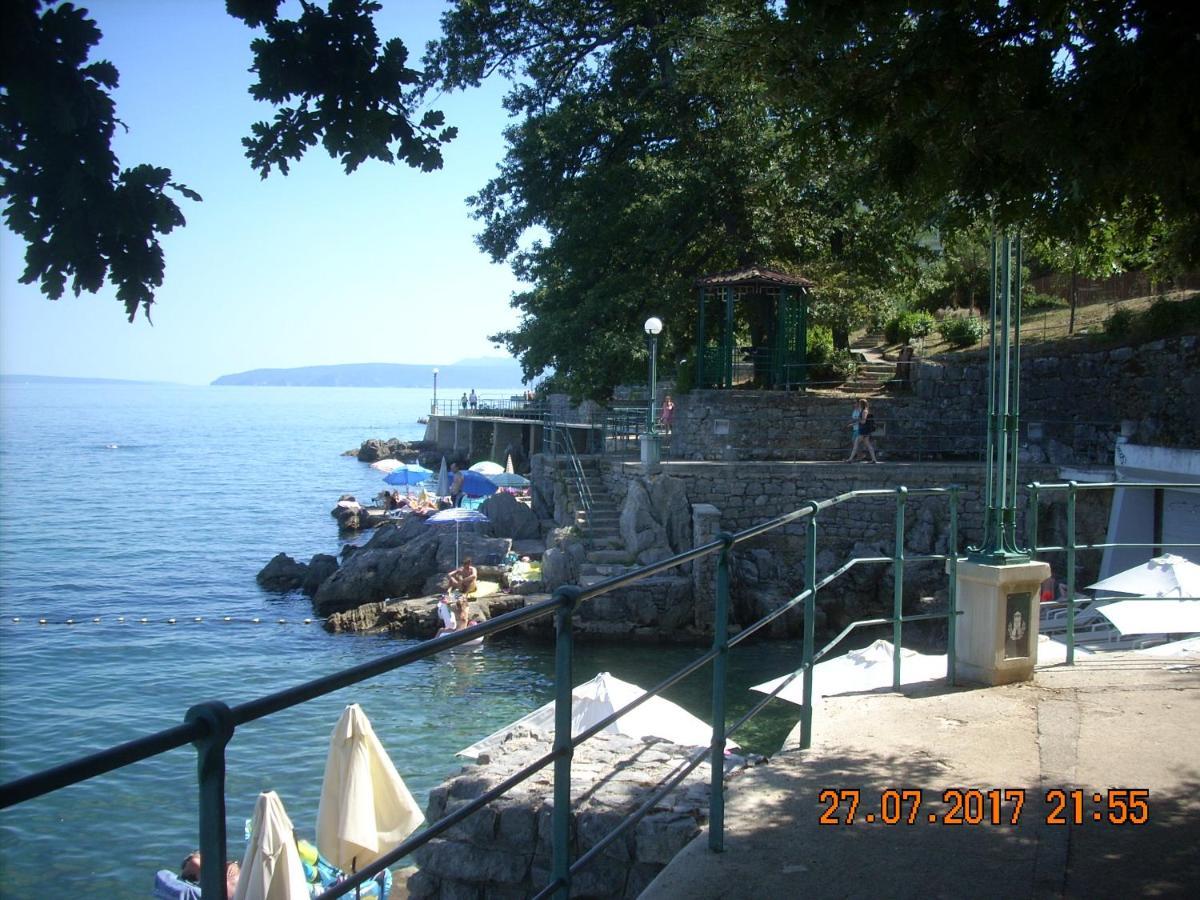 Apartment At Sea Ловран Екстериор снимка